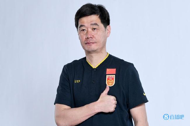 美女扒开裤子让男人捅